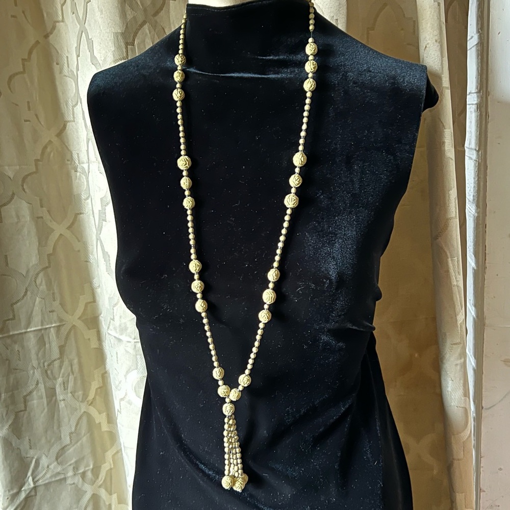 Carved Bead Beaded Necklace Tassel Pendant Pea Moss Green 70s Vintage Jewelry